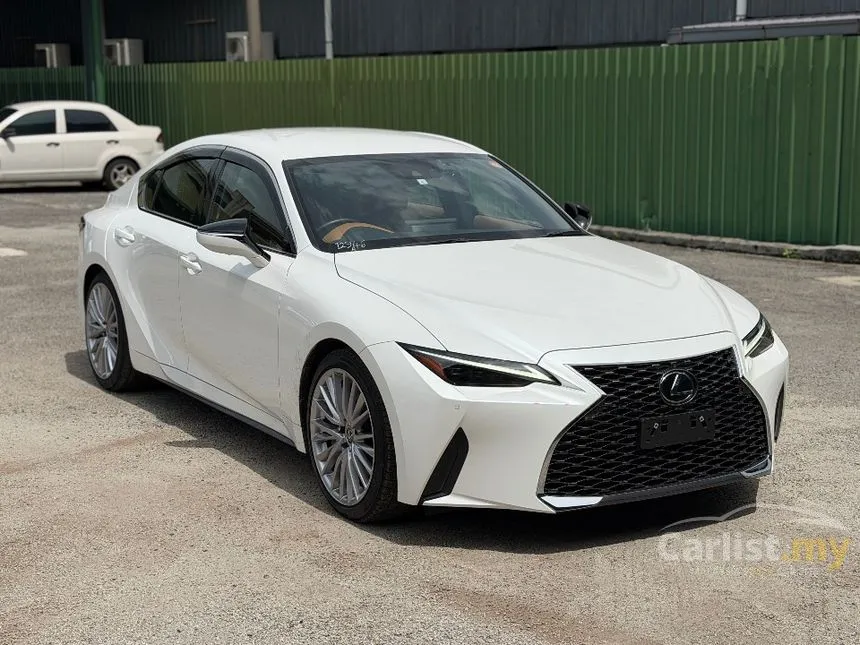 2023 Lexus IS 300 Version L Sedan
