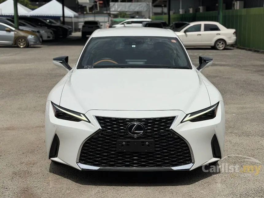 2023 Lexus IS 300 Version L Sedan