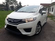 (TRUE YR MADE 2017) Honda Jazz 1.5 UNDER HONDA WARRANTY NEW CONDITION