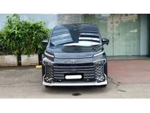 2022 Toyota Voxy 2.0 MPV hitam km 48 ribuan pajak panjang