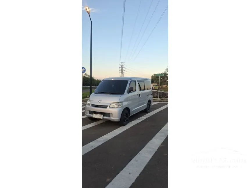 2017 Daihatsu Gran Max Mini Bus D Van