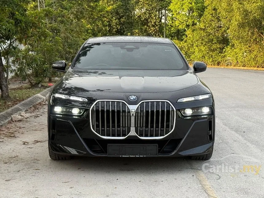 2023 BMW 750e xDrive M Sport Pure Excellence Sedan