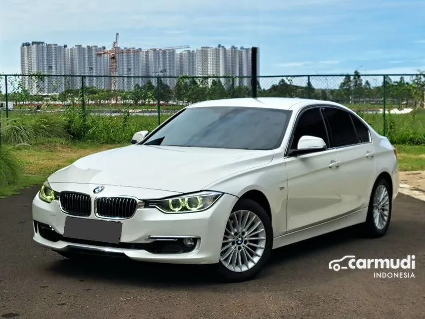 2015 BMW 320i Luxury Sedan