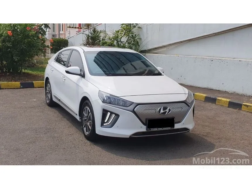 Jual Mobil Hyundai IONIQ 2022 Electric Signature di DKI Jakarta Automatic Fastback Putih Rp 399.000.000