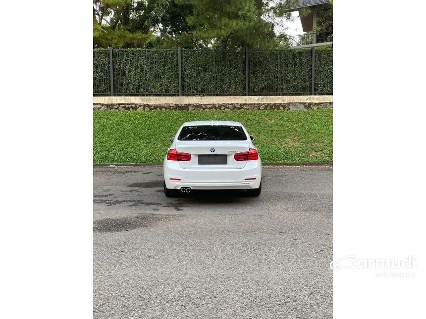 2019 BMW 320i Luxury Sedan