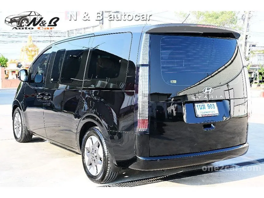 2022 Hyundai Staria SEL Van