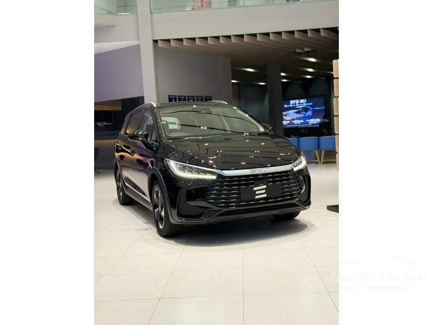 2026 BYD M6 DM-i Cross Superior PHEV MPV