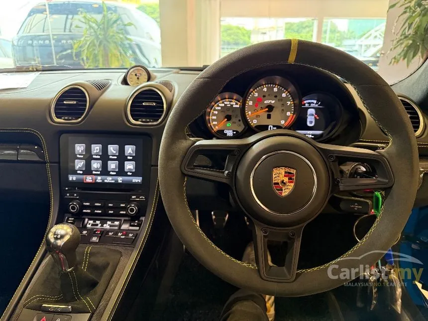 2022 Porsche 718 Cayman GT4 Coupe