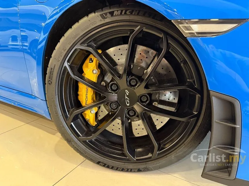 2022 Porsche 718 Cayman GT4 Coupe