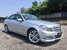 2013 Mercedes-Benz C200 CGI 1.8 Avantgarde Sedan ** DIRECTOR OWNER... FULL SERVICE RECORD.., LOW MLG... ACCIDENT FREE... CLEAN INTERIOR... TIP-TOP CONDITION **