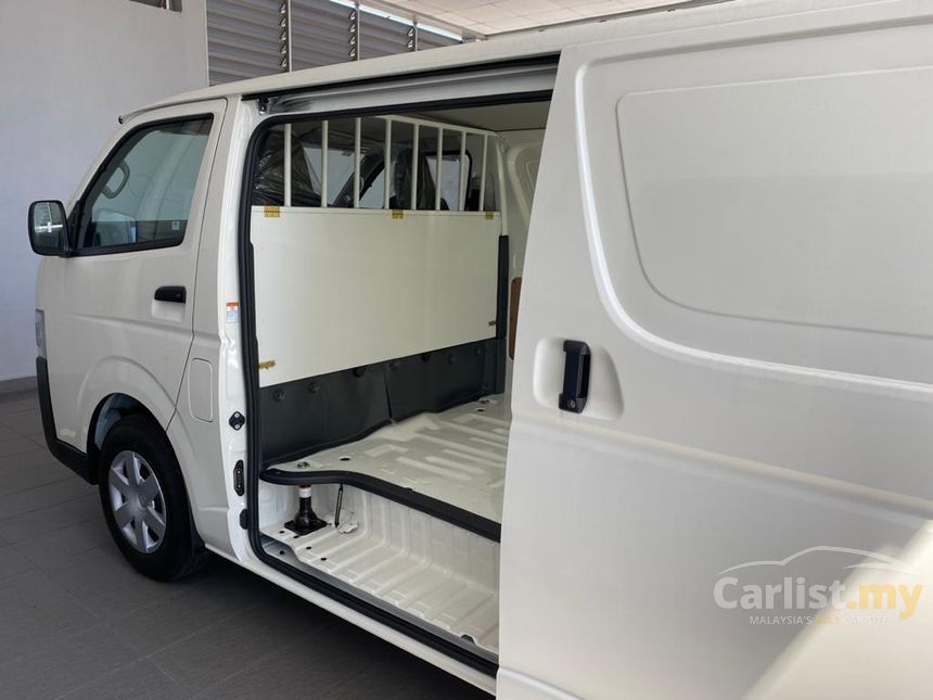 toyota hiace 2020 panel
