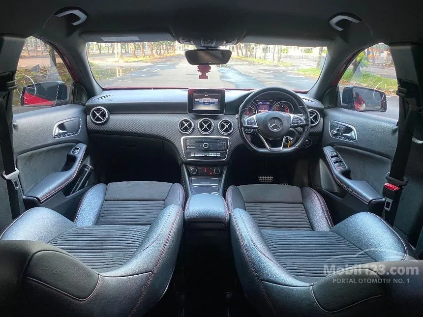 2015 Mercedes-Benz A200 Urban Hatchback