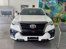 Toyota Fortuner vrz TRD murah