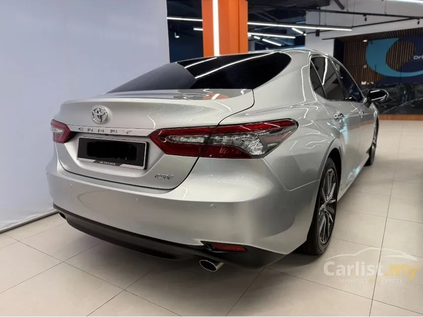 2022 Toyota Camry V Sedan