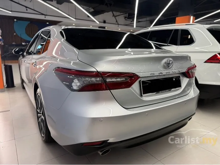 2022 Toyota Camry V Sedan