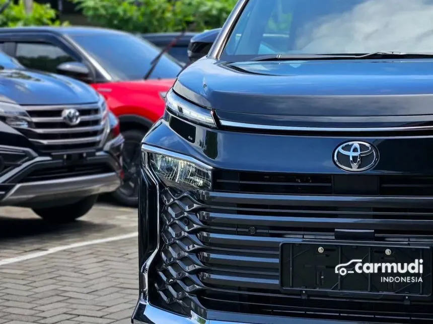 2025 Toyota Voxy (Premium Color) MPV