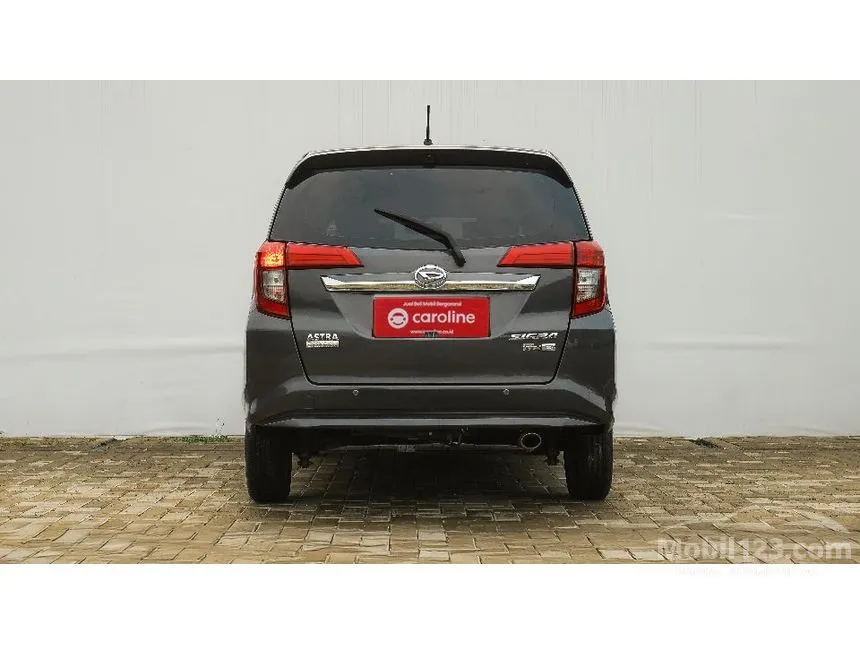 2018 Daihatsu Sigra R Deluxe MPV