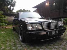 1995 Mercedes-Benz E220 2.2 Sedan