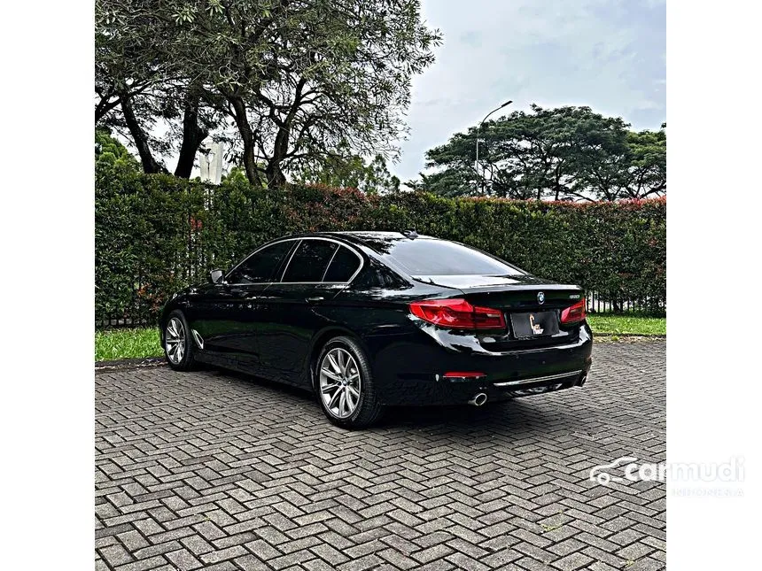 2018 BMW 520i Luxury Sedan