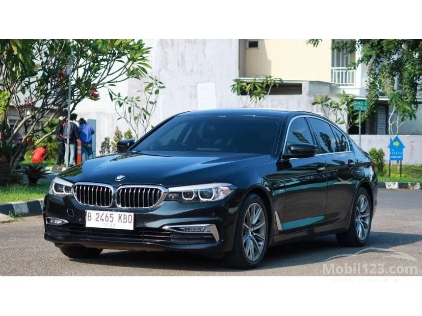 Jual Mobil BMW 520i 2018 Luxury 2.0 di Banten Automatic Sedan Hitam Rp 460.000.000