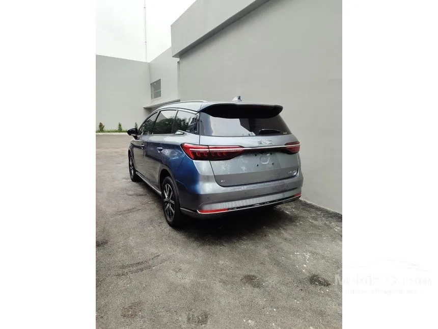 2025 BYD M6 Standard 7 Seater MPV