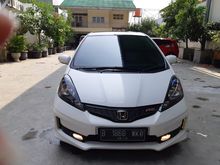 Honda Jazz 1.5 RS 2014 AT white Istimewa , oli mesin dan matic baru ganti semua seperti baru