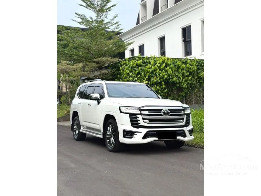 2023 Toyota Land Cruiser 300 VX-R SUV