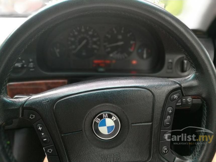 1999 BMW 525i Sedan