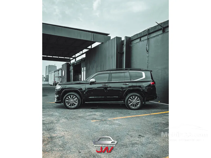 2023 Toyota Land Cruiser 300 VX-R SUV