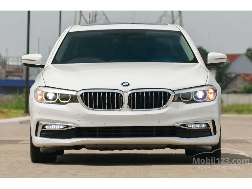 2017 BMW 530i Luxury Sedan