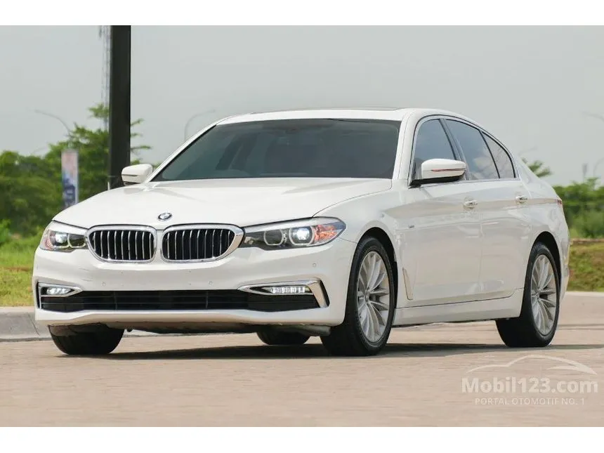 2017 BMW 530i Luxury Sedan