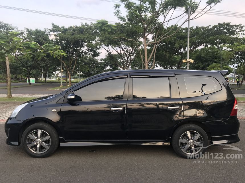 Jual Mobil Nissan Grand Livina 2011 Highway Star Autech 1 