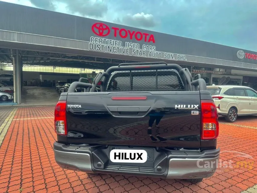 2022 Toyota Hilux E Dual Cab Pickup Truck