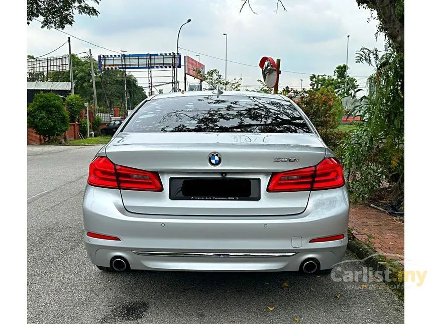 2020 BMW 520i Luxury Sedan