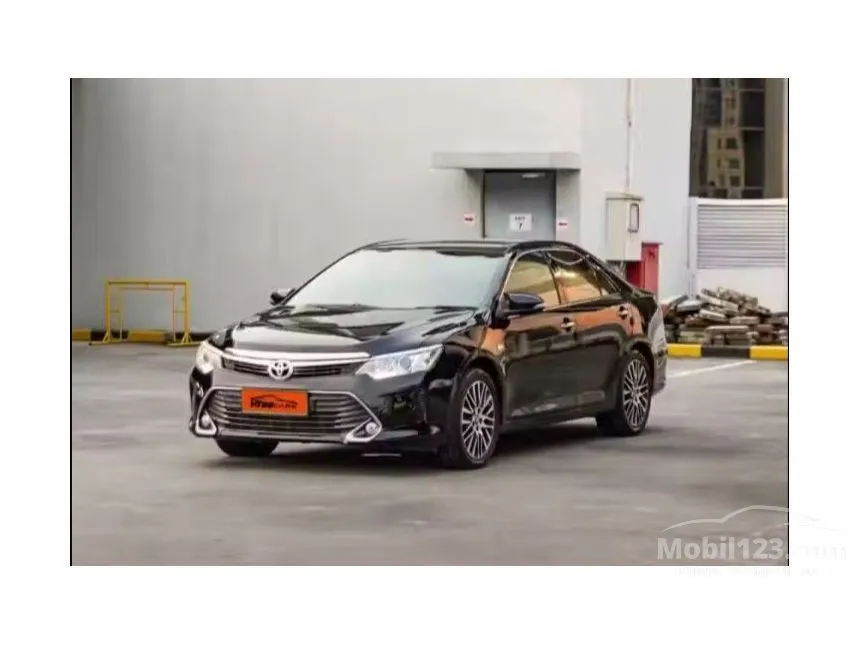 2017 Toyota Camry V Sedan
