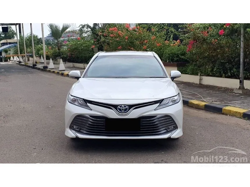 Jual Mobil Toyota Camry Hybrid 2019 HV 2.5 di DKI Jakarta Automatic Sedan Putih Rp 455.000.000