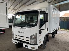 2015 Isuzu NLR55UEE Corrugated Box