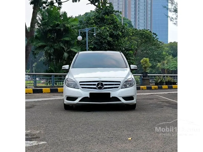 2013 Mercedes-Benz B200 Urban Hatchback