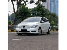 2013 Mercedes-Benz B200 1.6 Urban Hatchback , LOW KM 93 RB , MERCEDES BENZ B200 2013 PUTIH , TERAWAT DAN SIAP PAKAI