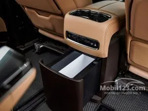 2025 Denza D9 Advanced MPV