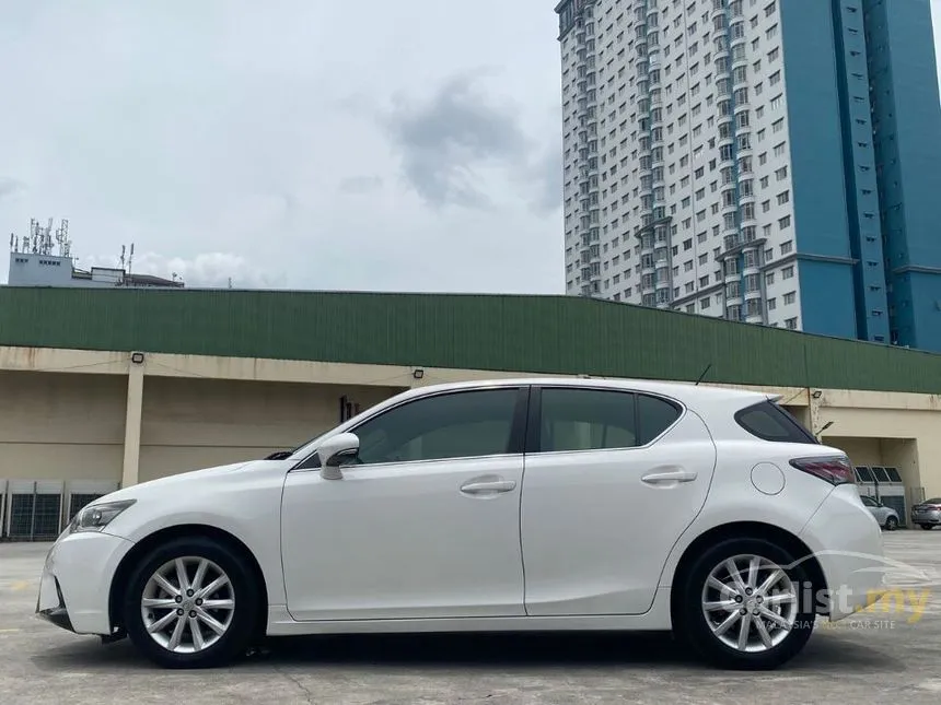 2013 Lexus CT200h Luxury Hatchback