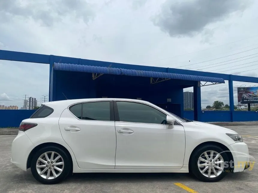 2013 Lexus CT200h Luxury Hatchback