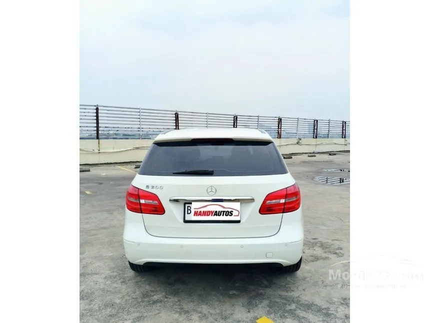 2013 Mercedes-Benz B200 Urban Hatchback
