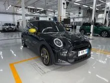 2023 MINI Electric 0.0 Level 3 Hatchback Warranty Battery 8 tahun dan sudah berjalan 3 tahun, sisa 5 tahun  Mini Service Inclusive (MSI) 3 tahun lagi