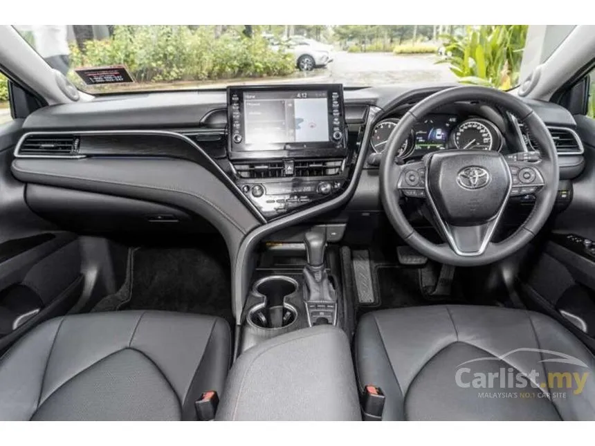 2024 Toyota Camry V Sedan