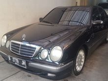2001 Mercedes-Benz E240 2,6 Base Spec Sedan