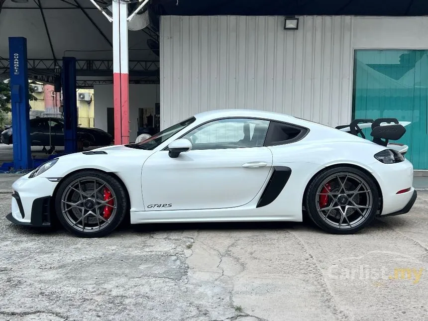 2022 Porsche 718 Cayman GT4 RS Coupe