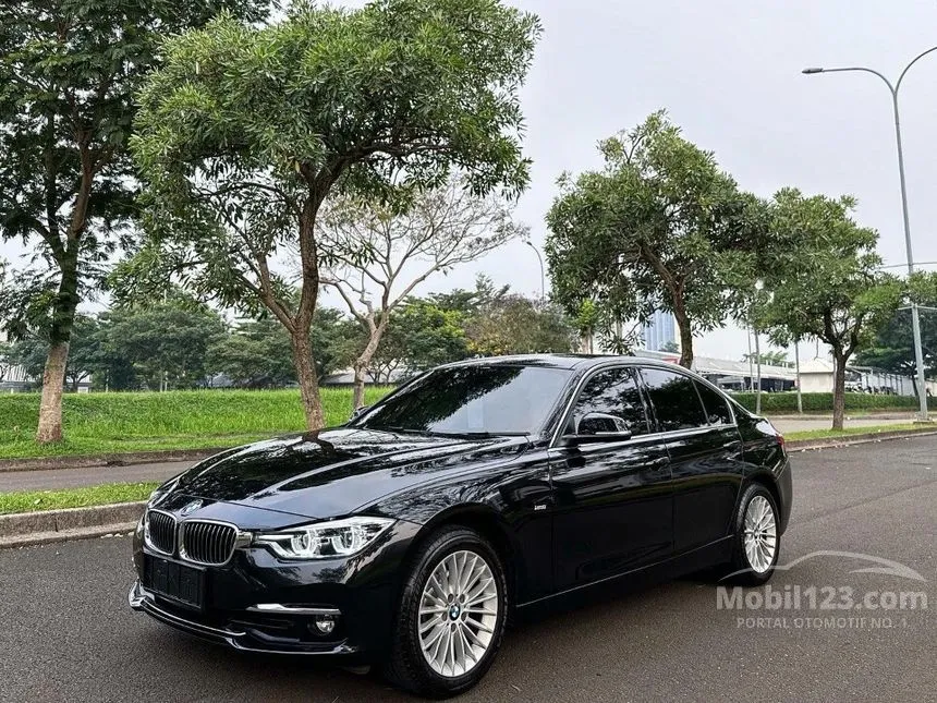 Jual Mobil BMW 320i 2018 Luxury 2.0 di DKI Jakarta Automatic Sedan ...