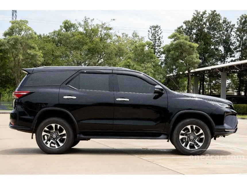 2023 Toyota FORTUNER Leader V SUV