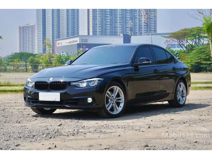 2019 BMW 320i Sport Shadow Edition Sedan